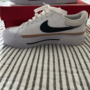 Nike Women’s Court Legacy Lift Shoes